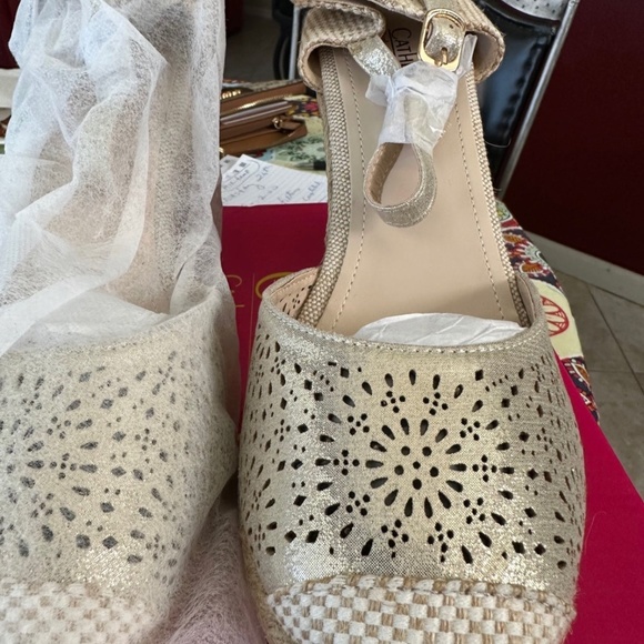 Shoes - Picture 2 of 6